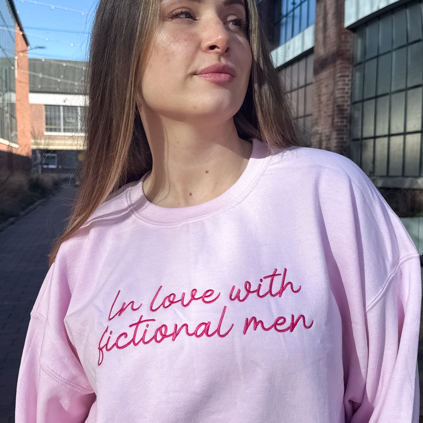 In love with fictional men Sweatshirt l BESTICKT